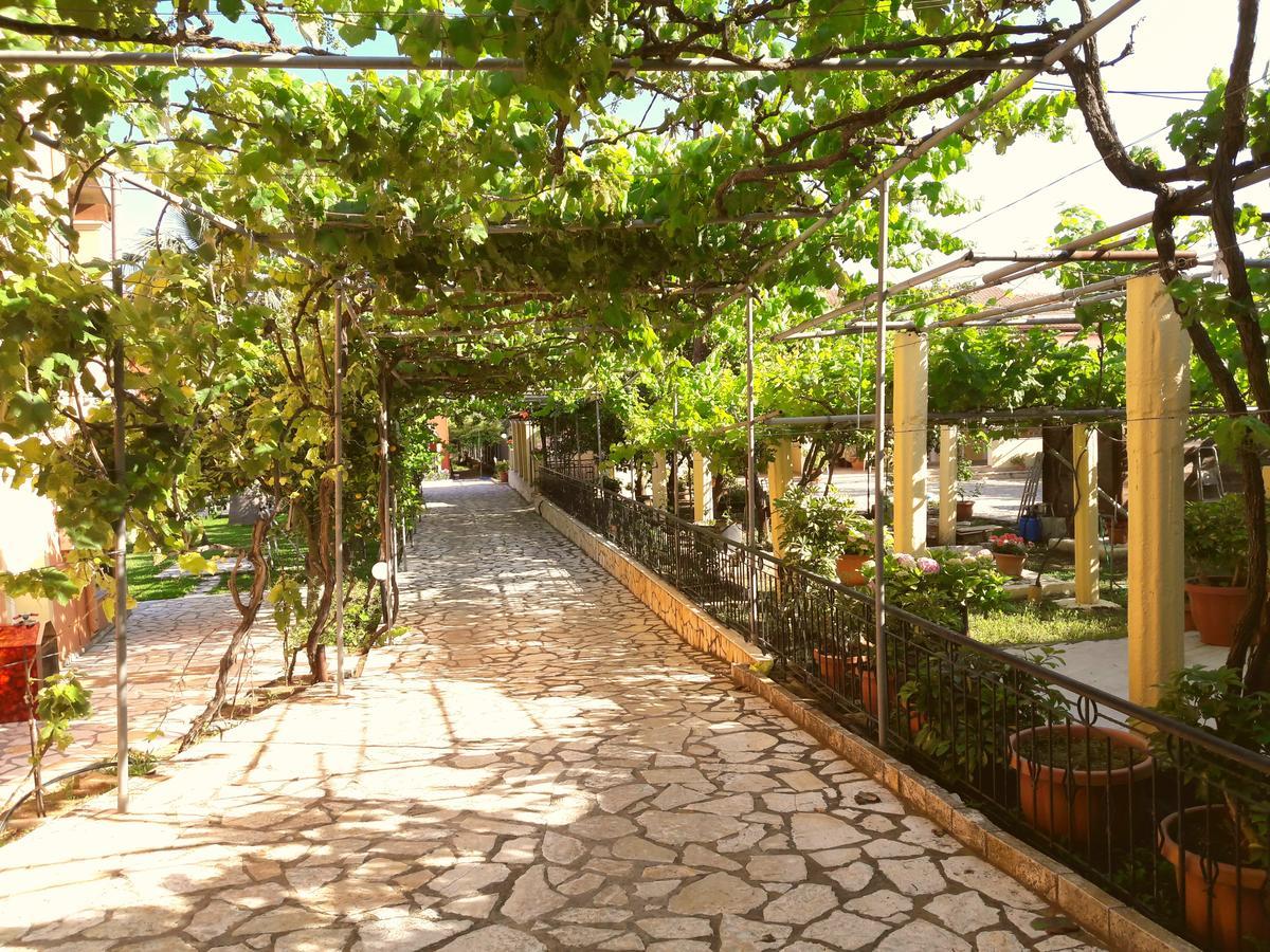 Bungalows Niki Acharavi  Exterior photo